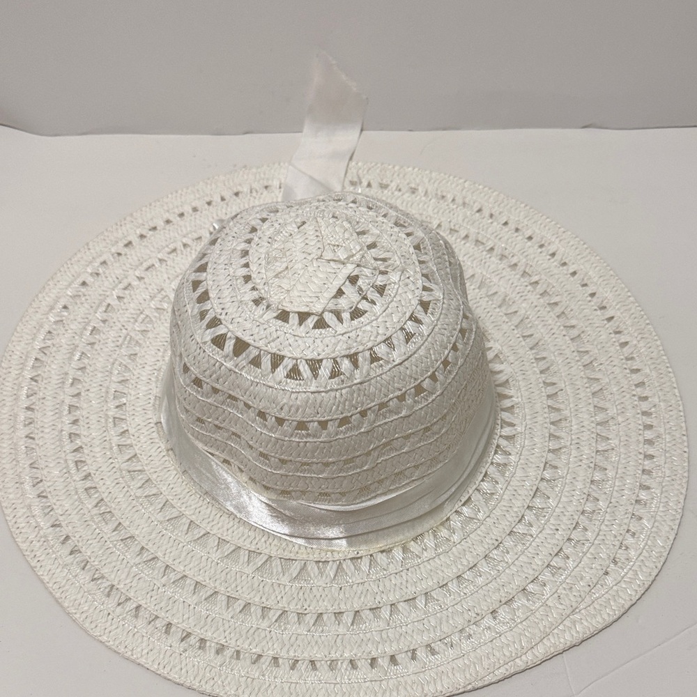 White Crochet Wide Brim Sun Hat